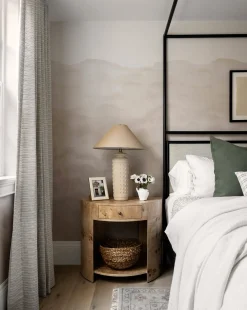 Pia Nightstand